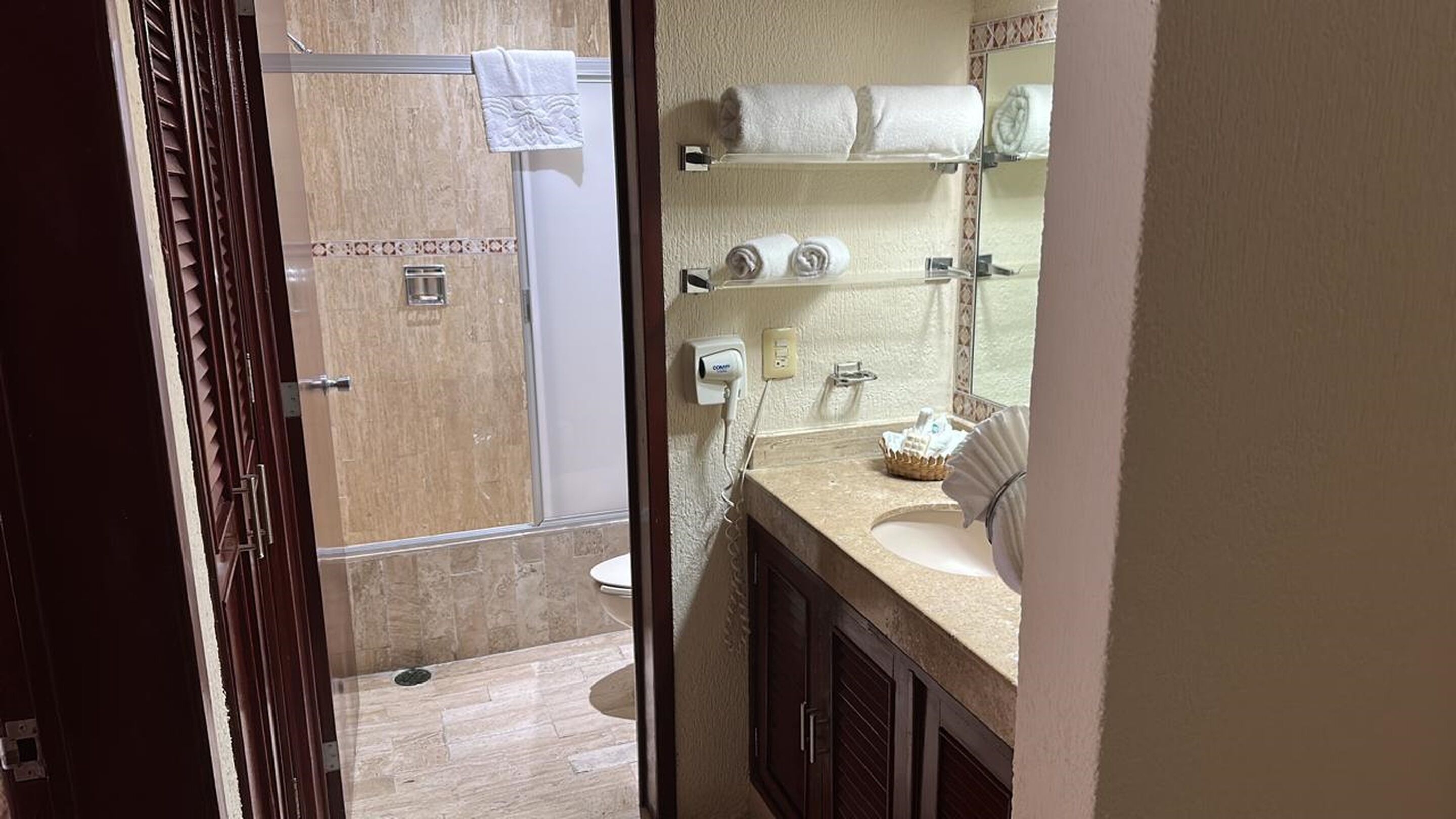 Coral Mar Resort- Amazing Hotel Zone & Lagoon Views, Enjoy the Tropical Breeze