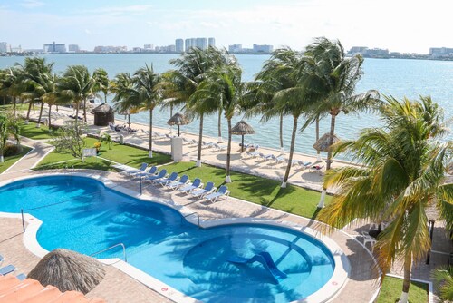 WIVC Coral Mar Resort- Amazing Hotel Zone & Lagoon Views, Enjoy the Tropical Breeze