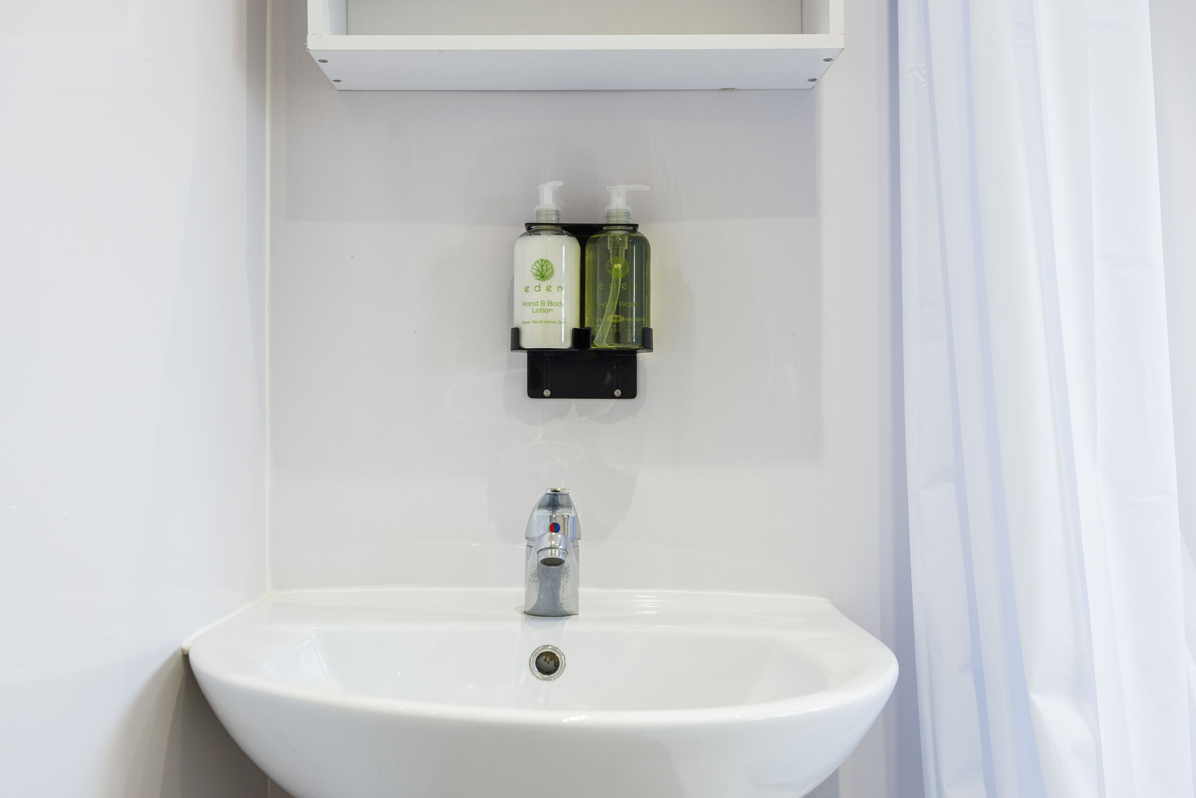 Lovely 3 Bed 1.5 bath house with Garden + Parking - Close to Lidl/Asda/Morrisson