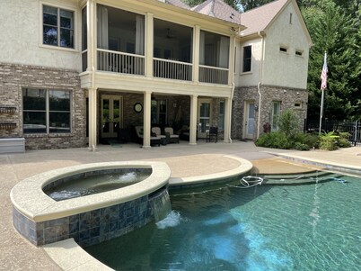 Private Vacation Resort:  Pool,  Spa, Gym, Kitchen, Laundry, in Tranquil Setting