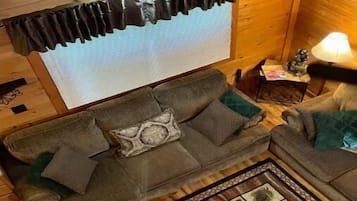 Télévision, cheminée, lecteur de DVD