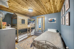 3 bedrooms, WiFi, bed sheets