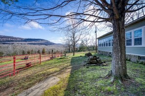 Property grounds - Hillsdale Cottage-Great Location (Jasper)