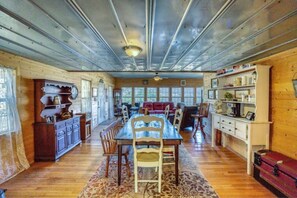 Interior - Hillsdale Cottage-Great Location (Jasper)