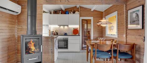 Fridge, oven, stovetop, coffee/tea maker