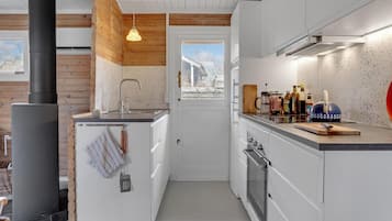 Refrigerador, horno, placa de cocina, cafetera/tetera