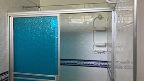 Standard Double Room | Bathroom | Towels - Hotel El Broche (Yopal)
