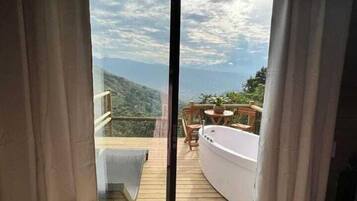 Chalet, 1 Double Bed, Bathtub | 1 bedroom, minibar, soundproofing, bed sheets