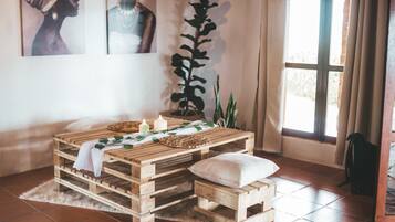 Deluxe Room, 1 Double Bed, Ensuite | 1 bedroom, minibar, soundproofing, bed sheets