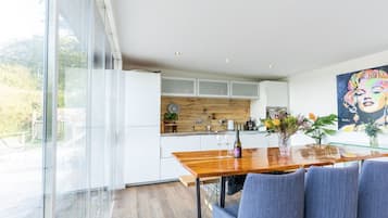 Fridge, oven, coffee/tea maker, toaster
