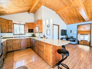 冰箱、微波炉、烤箱、炉灶