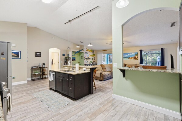 Smart TV, video games, DVD player, stereo - Country Oasis w/ Heated Pool > Cocoa FL (Cocoa)