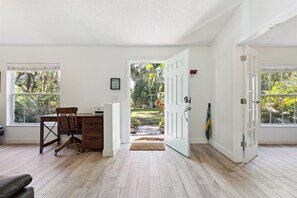 Interior - Country Oasis w/ Heated Pool > Cocoa FL (Cocoa)