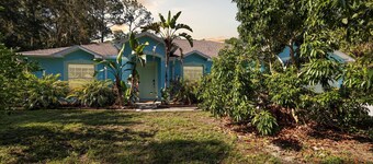 Country Oasis w/ Heated Pool > Cocoa FL