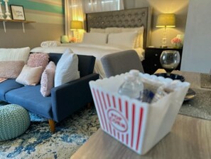 1 Schlafzimmer, Schreibtisch, Bügeleisen/Bügelbrett, Reisekinderbett