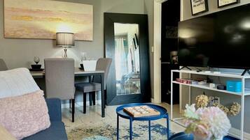 Una Smart TV, libros