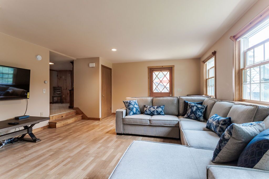 NEW 2023! Sleep 12 in 5Bedroom 2Bath! Firepit/Outdoor Shower! 0.6 miles to Beach