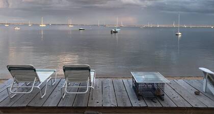 Waterfront 1BR / Bayfront Deck / Beach access / Beach deck