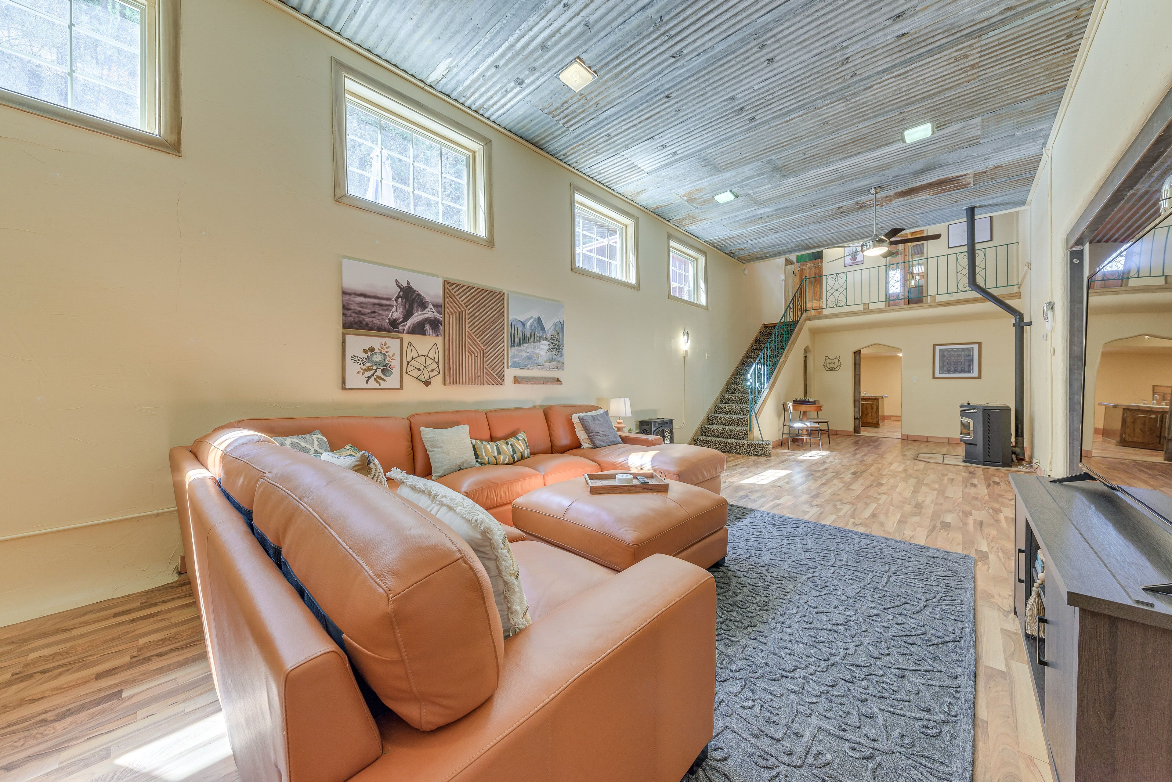 Grand Ruidoso Home w/ Private Hot Tub & Casita!