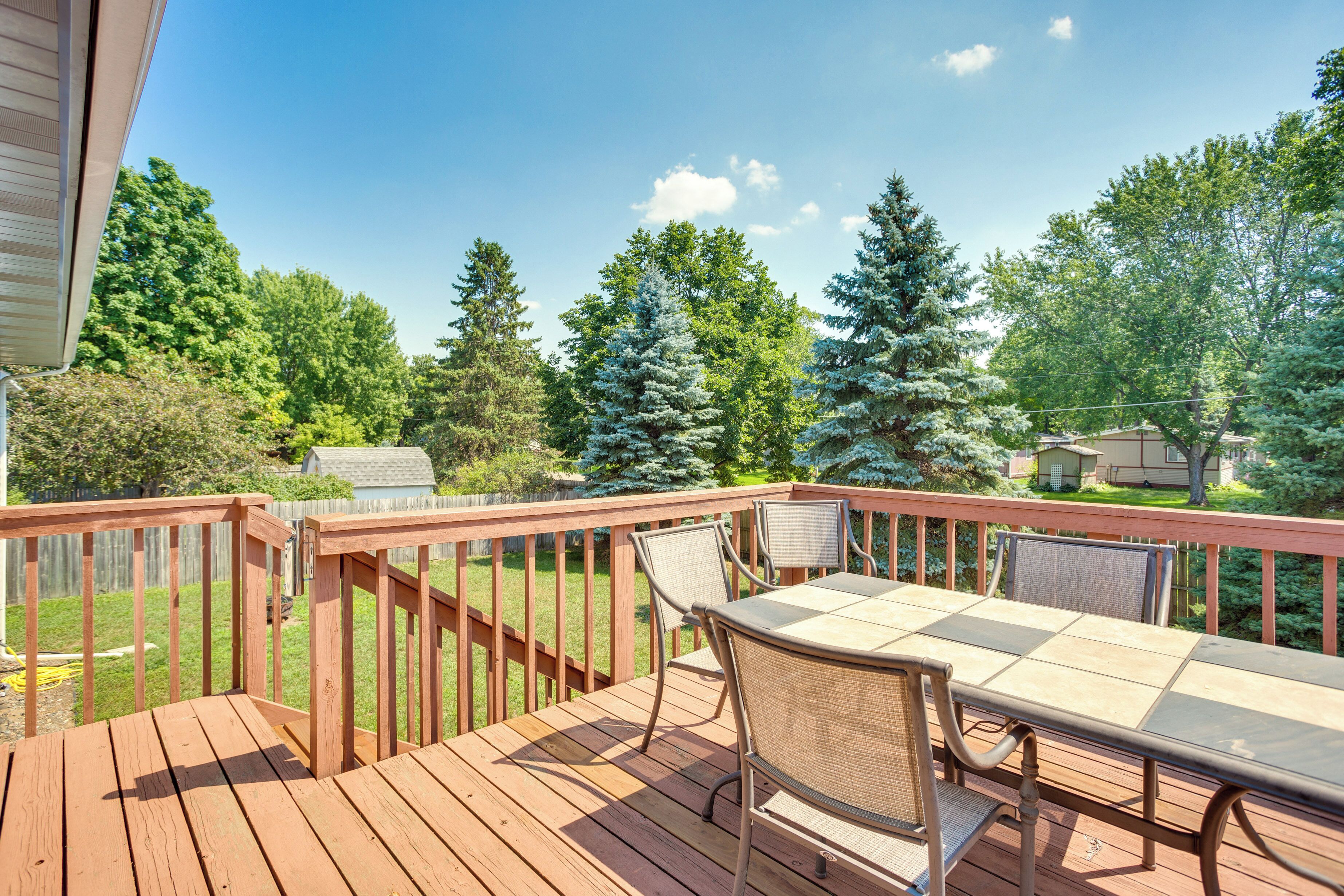 Sporty Blaine Home w/ Games ~ 2 Mi to Super Rink!