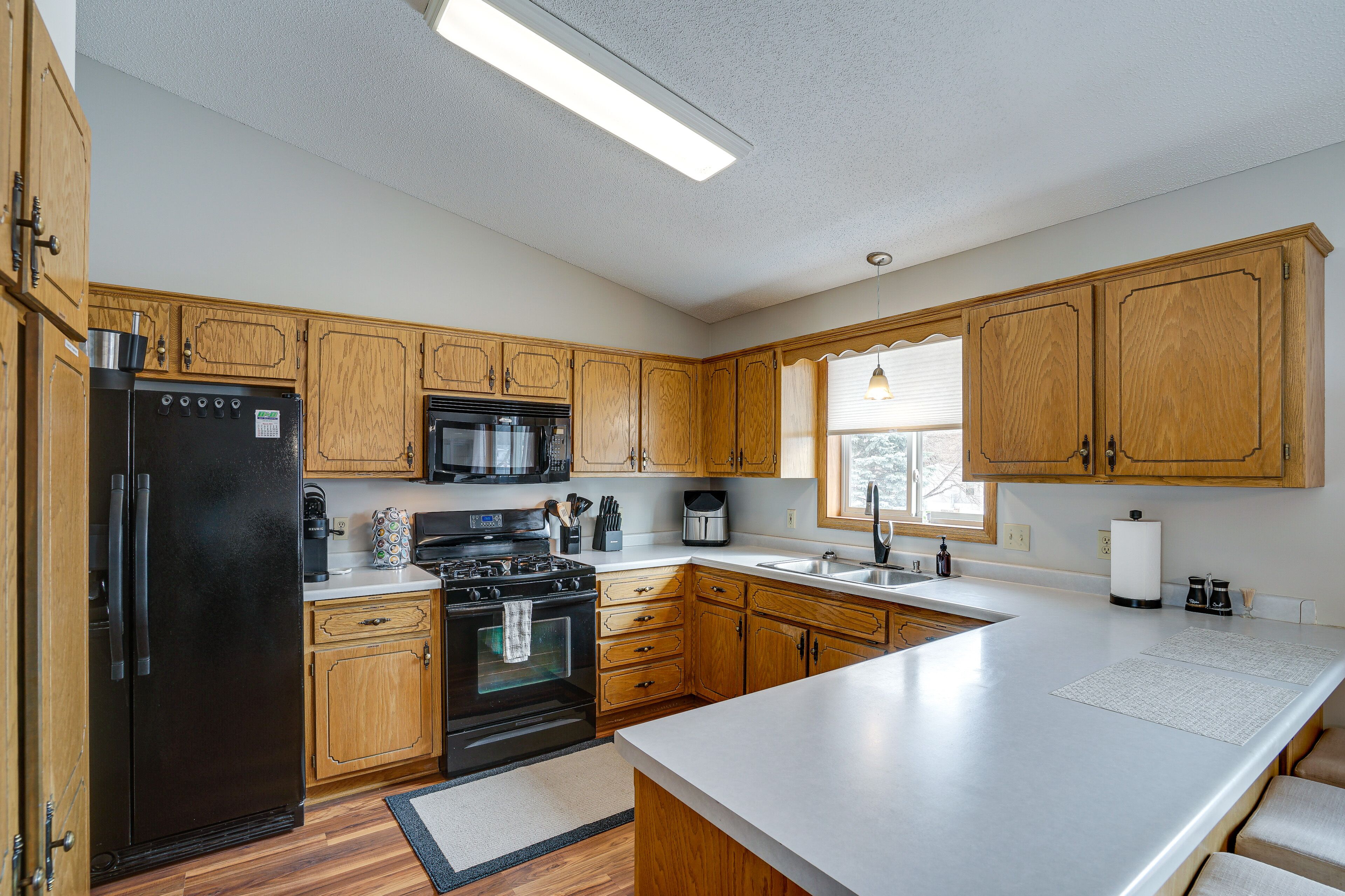 Sporty Blaine Home w/ Games ~ 2 Mi to Super Rink!