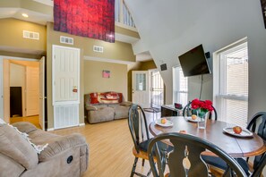 Interior - Quiet, Quirky Country Escape Near Pearl River! (Angie)