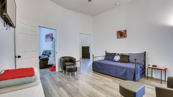 3 Schlafzimmer, Schreibtisch, Bügeleisen/Bügelbrett, WLAN