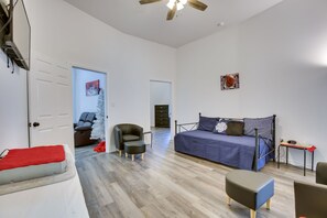 3 Schlafzimmer, Schreibtisch, Bügeleisen/Bügelbrett, WLAN