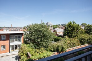 المنطقة المحيطة بالمنشأة