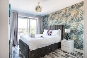2 bedrooms, WiFi, bed sheets - 5* Ultra Luxury, Great Views, Underground Parking (Belfast)