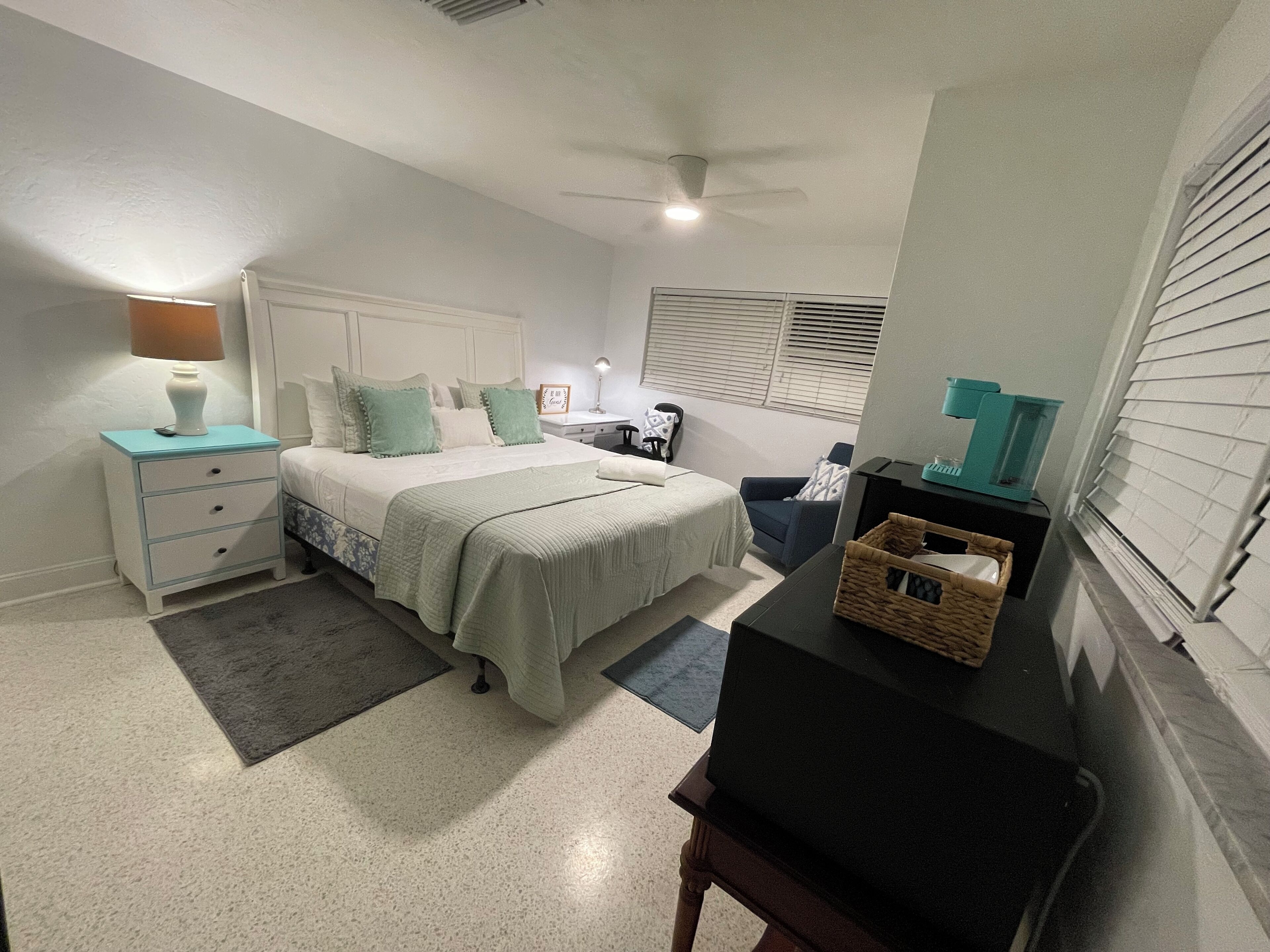 Waterfront Home! King Bedroom, 3 Min to Beach!