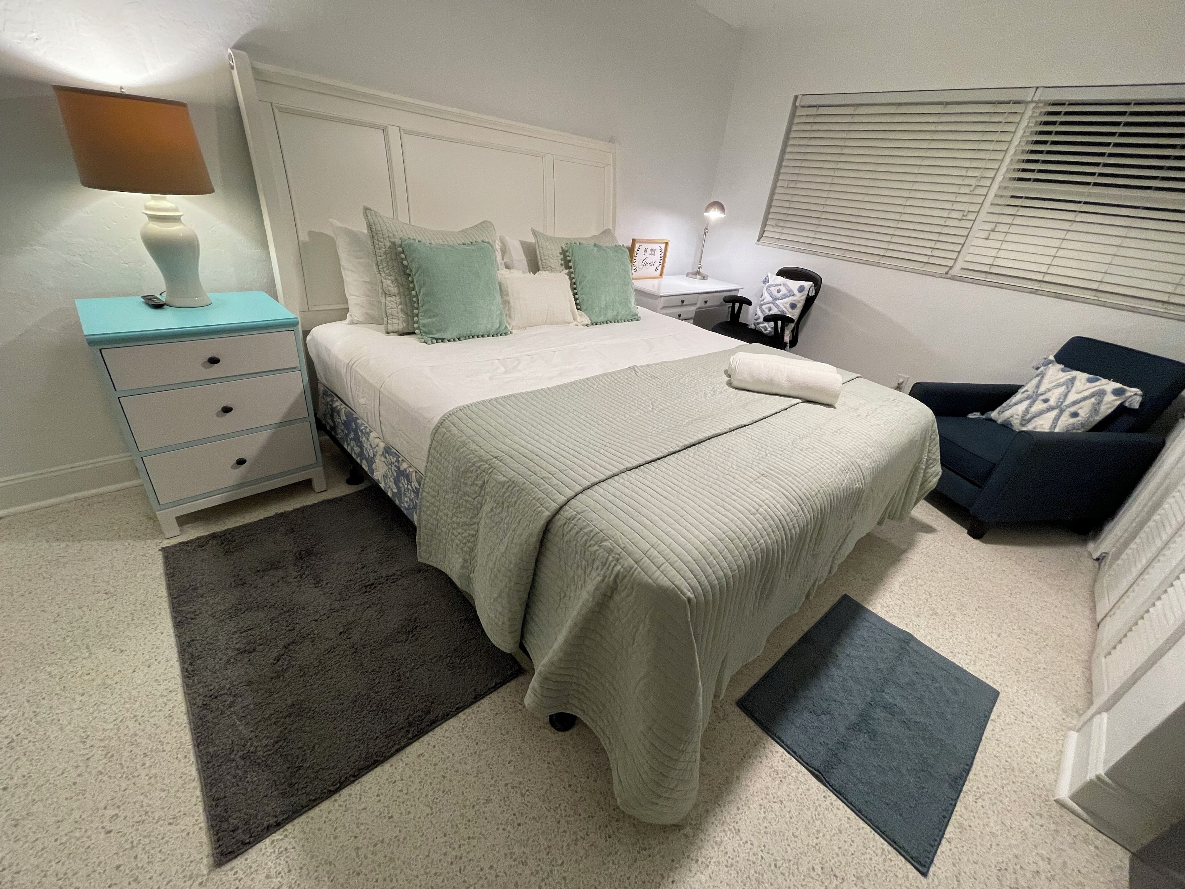 Waterfront Home! King Bedroom, 3 Min to Beach!