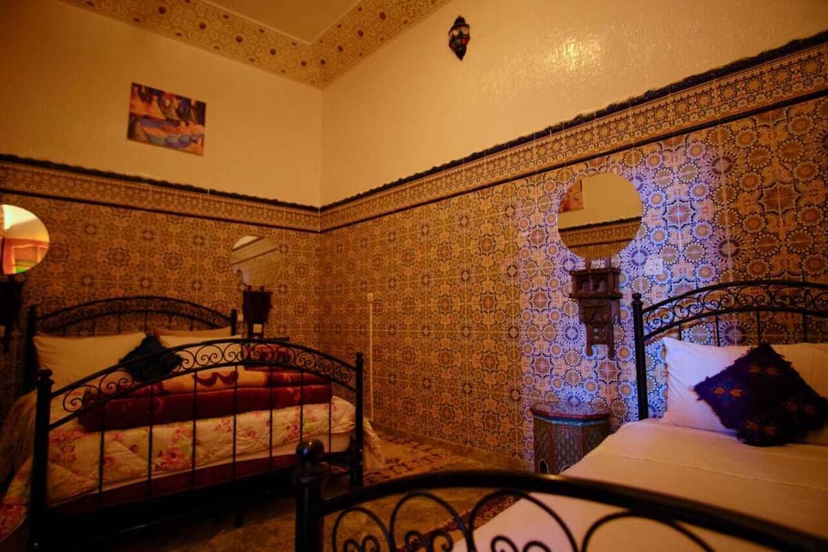 Traditional Room | Hypo-allergenic bedding available, in-room safe, WiFi (free), bed sheets