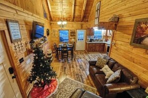 Smart TV - The Nest - Pickle Ball, Firepit, Hot Tub, Mt Views (Sevierville)