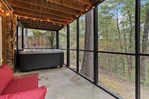 Welcome to Bigfoot Cabin at Lake Cumberland – Your Perfect Forest Retreat!