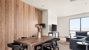 Penthouse, 2 Schlafzimmer | Essbereich im Zimmer
