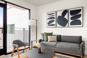 One Bedroom Apartment (Self Check-in with Virtual Front Desk) | Living area