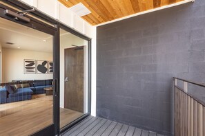 Two Bedroom, Queen, Penthouse (Self Check-in with Virtual Front Desk) | Balcony
