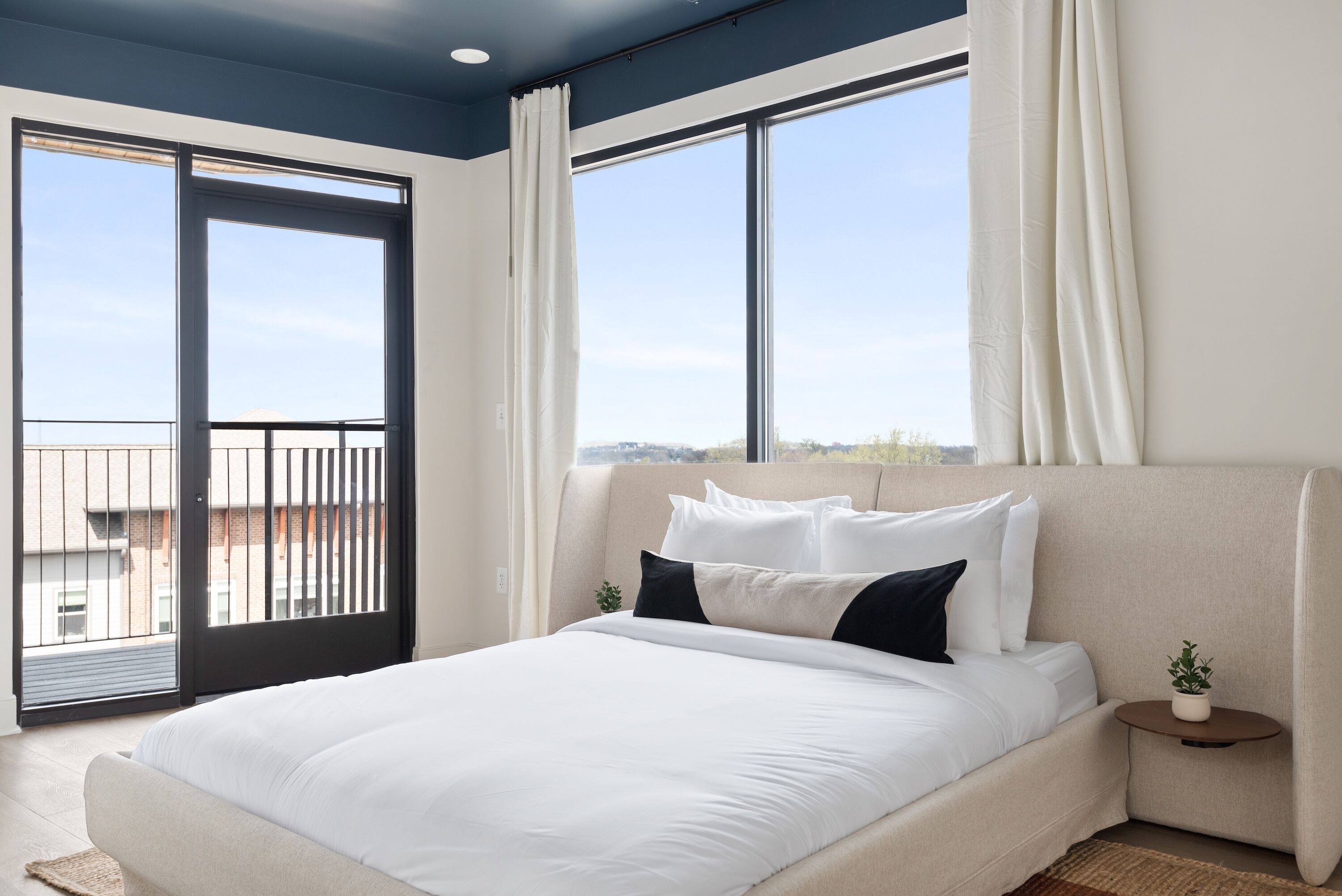 Penthouse, 2.5 bath | Laptop workspace, free WiFi, bed sheets