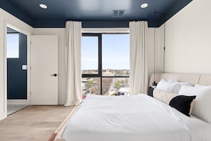 Two Bedroom, Queen, Penthouse (Self Check-in with Virtual Front Desk)