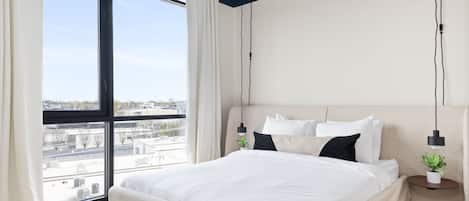 Penthouse, 2 Schlafzimmer | Laptopgeeigneter Arbeitsplatz, kostenloses WLAN, Bettwäsche