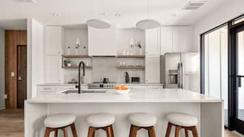Bunkroom Penthouse, 2.5 bath | Private kitchen