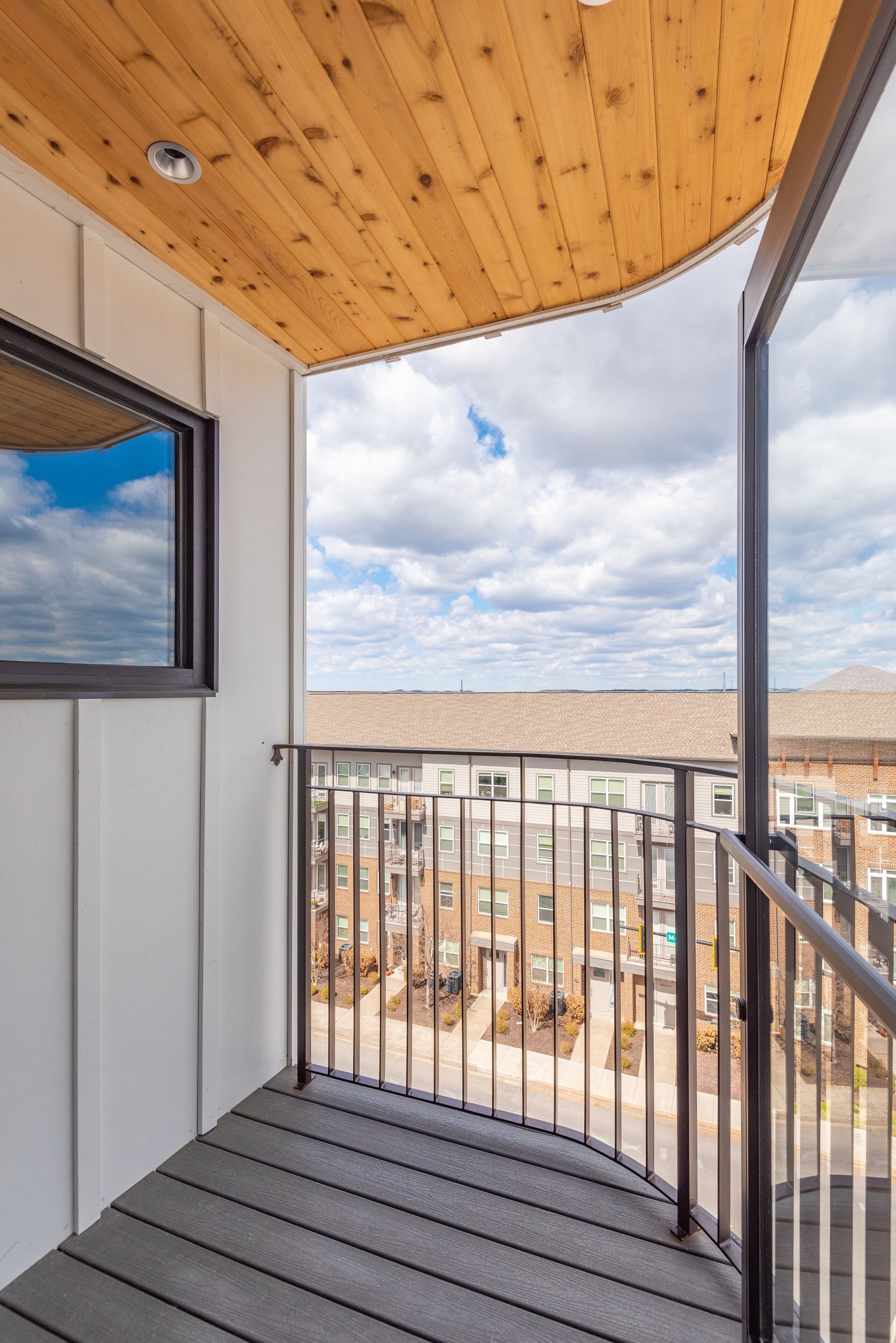 顶层房, 2 间卧室 | 阳台