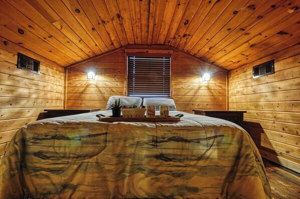 2 bedrooms, iron/ironing board, travel cot, WiFi