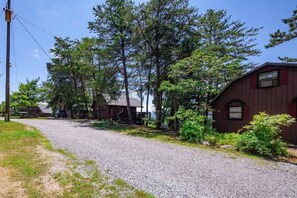 Property grounds - KTC Firepit, Fireplace, Pickle Ball, Gorgeous View (Sevierville)
