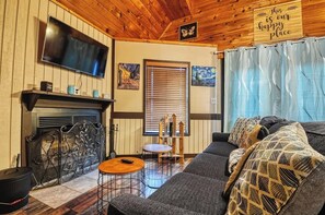 テレビ、暖炉、書斎 / ワークスペース