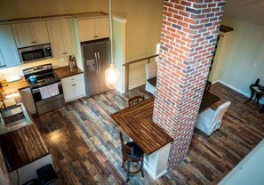 Fridge, microwave, oven, stovetop - 3 bedrooms, close to skiing and lakes. (Bridgton)