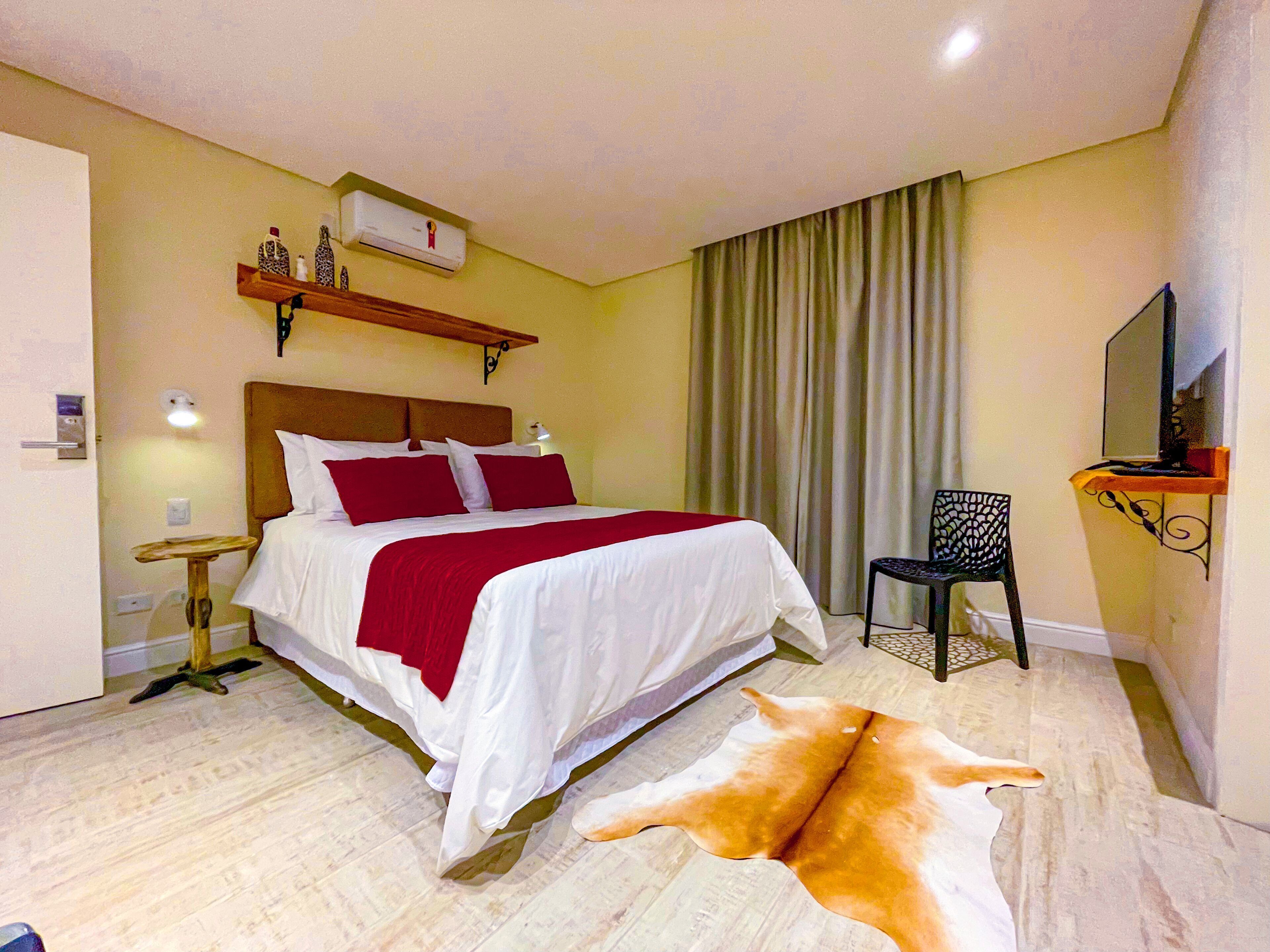 Minibar, in-room safe, blackout curtains, free WiFi
