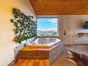 Double Room, 1 King Bed, Jetted Tub