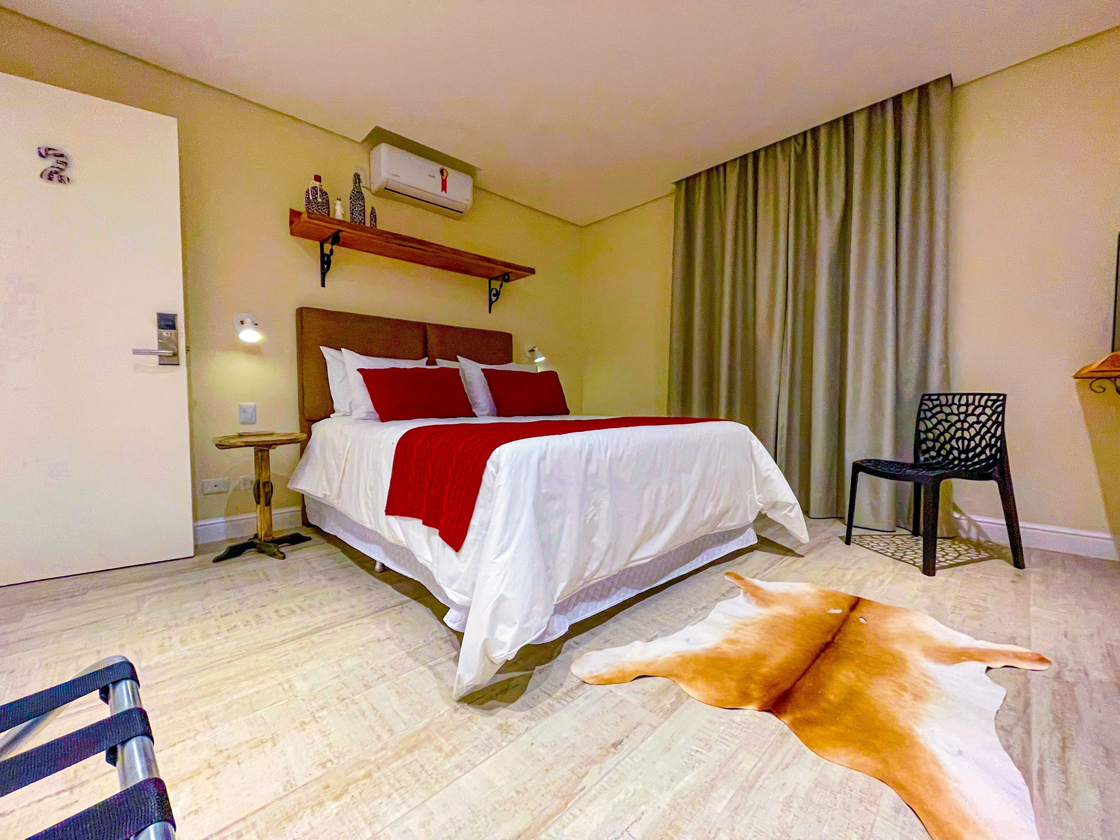 Minibar, in-room safe, blackout curtains, free WiFi